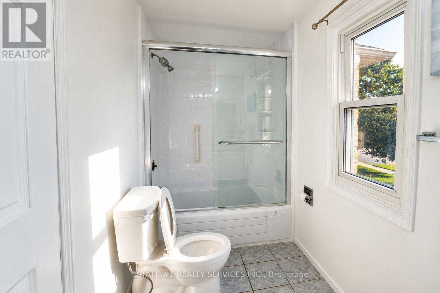 35 Golden Meadow Drive, Kitchener, ON - Indoor Photo Showing Bathroom
