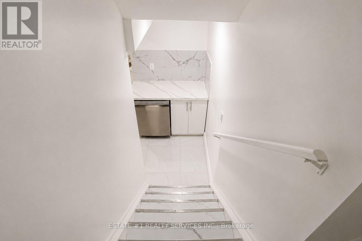 35 Golden Meadow Drive, Kitchener, ON - Indoor Photo Showing Other Room