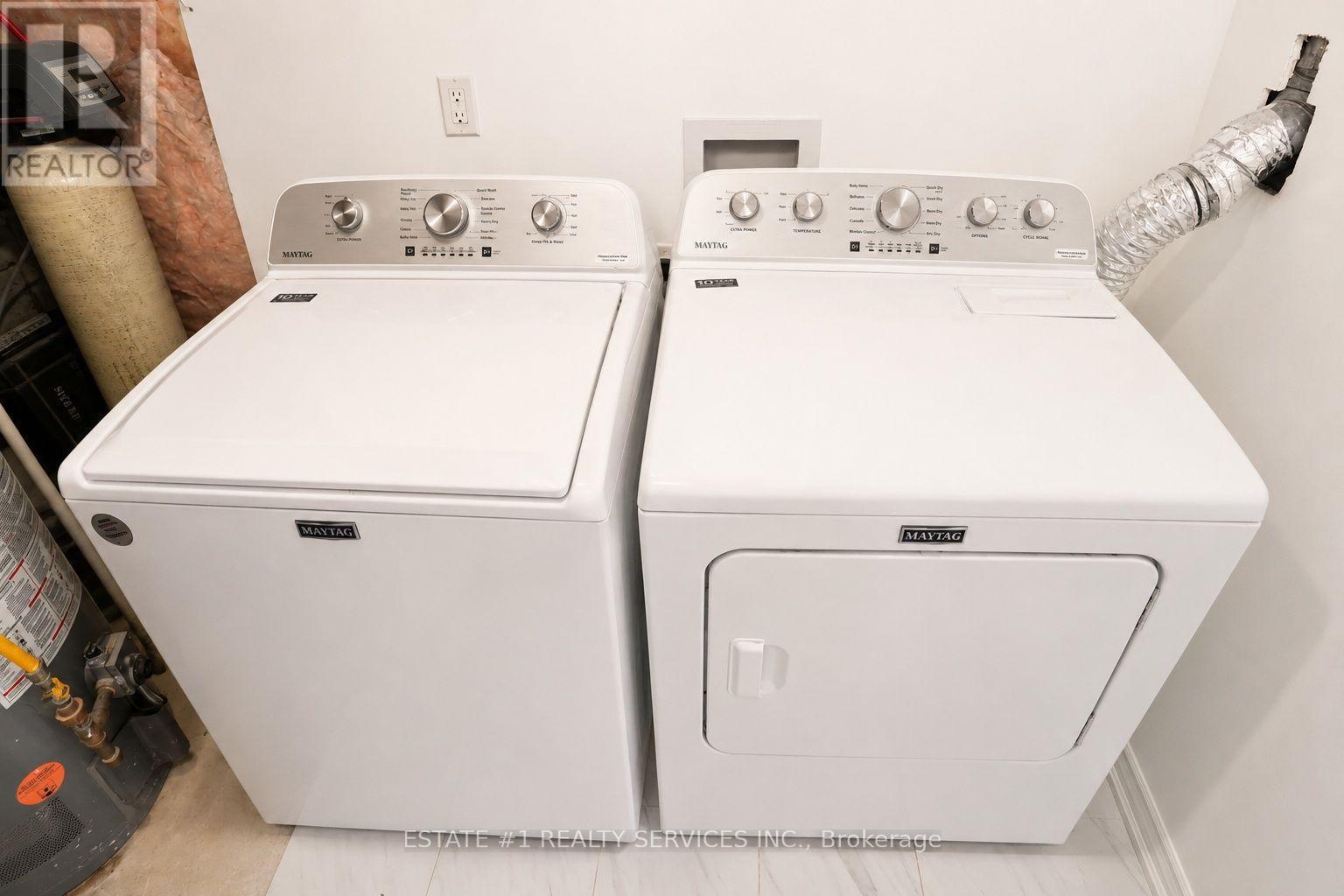 35 Golden Meadow Drive, Kitchener, ON - Indoor Photo Showing Laundry Room