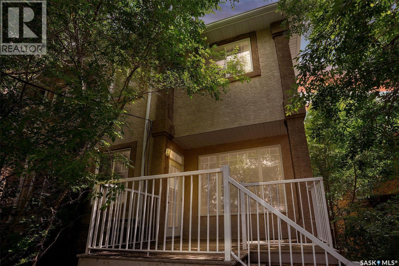 3876 Robinson Street, Regina, SK - Outdoor