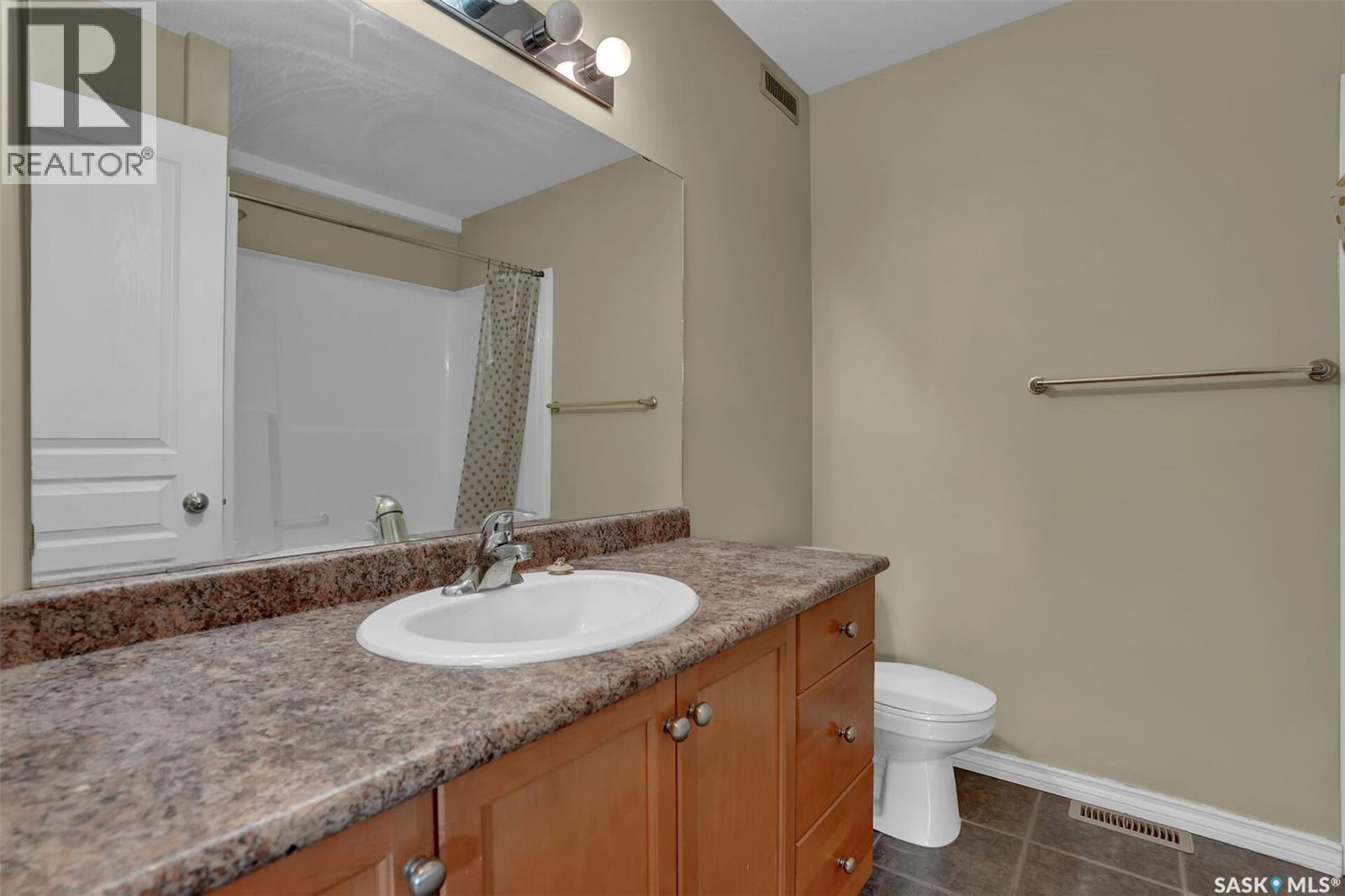 3876 Robinson Street, Regina, SK - Indoor Photo Showing Bathroom