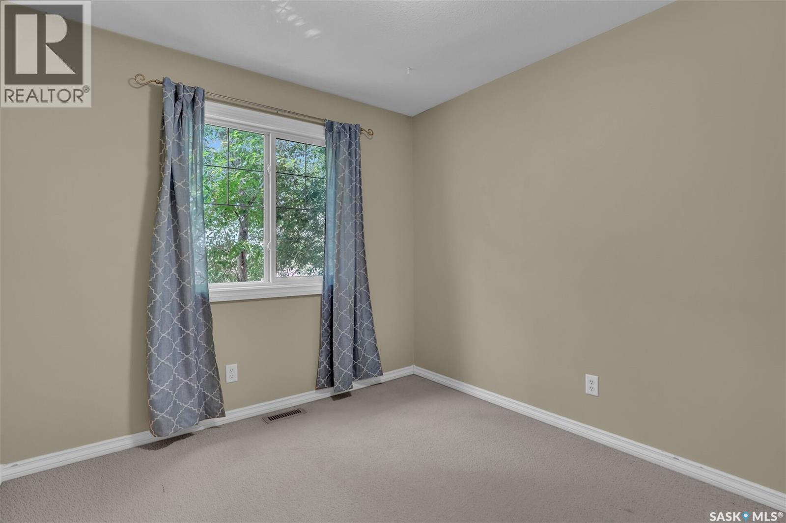 3876 Robinson Street, Regina, SK - Indoor