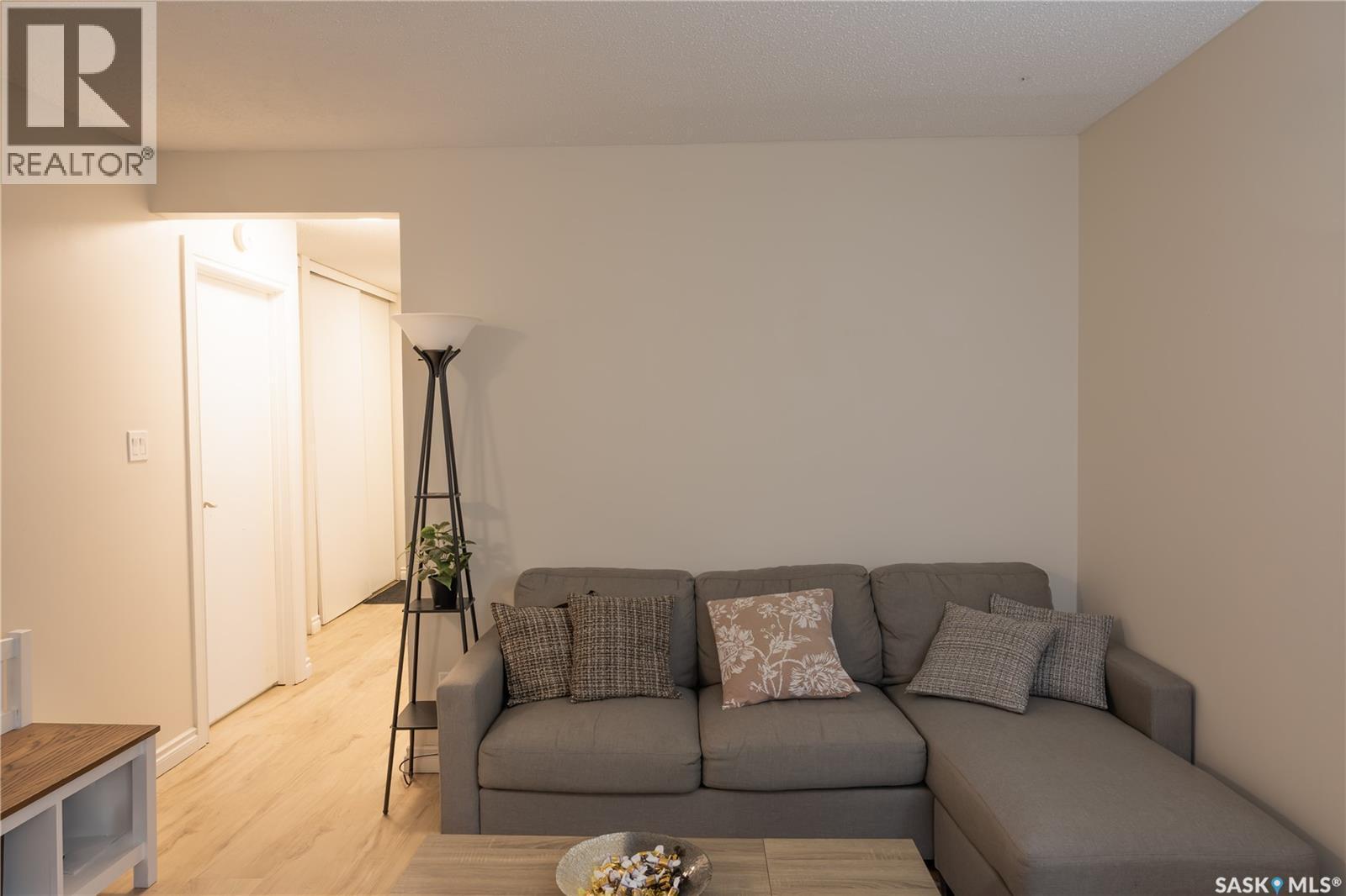 59 1128 Mckercher Drive, Saskatoon, SK - Indoor Photo Showing Living Room