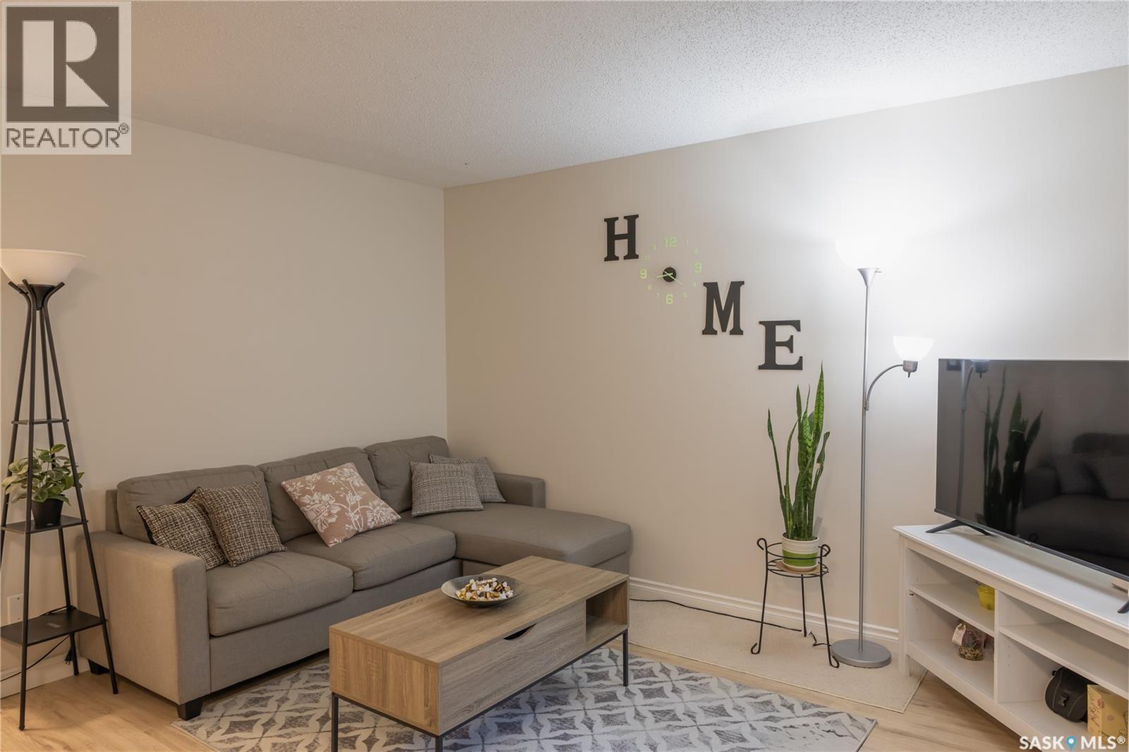 59 1128 Mckercher Drive, Saskatoon, SK - Indoor Photo Showing Living Room