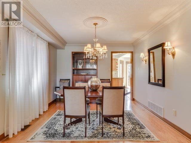 29 Carmen Crescent, Vaughan, ON - Indoor Photo Showing Dining Room