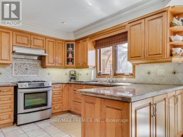 29 Carmen Crescent, Vaughan, ON - Indoor Photo Showing Kitchen
