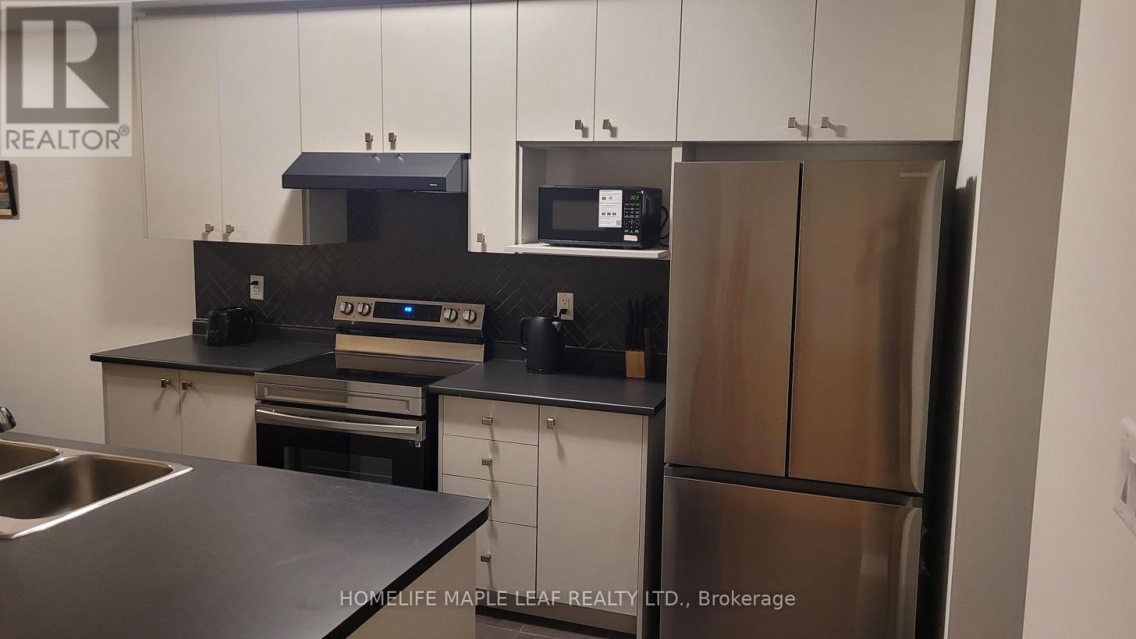 29 Selection Heights, Thorold, ON - Indoor Photo Showing Kitchen With Double Sink