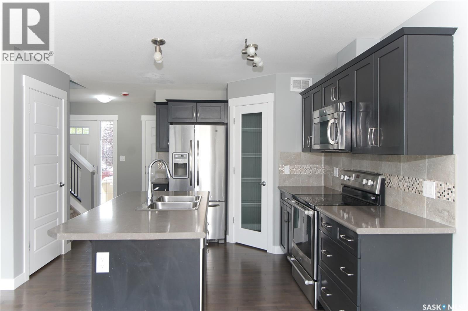 4541 Green Rock Road, Regina, SK - Indoor Photo Showing Kitchen With Stainless Steel Kitchen With Double Sink With Upgraded Kitchen