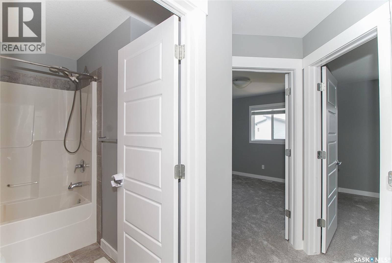 4541 Green Rock Road, Regina, SK - Indoor Photo Showing Bathroom