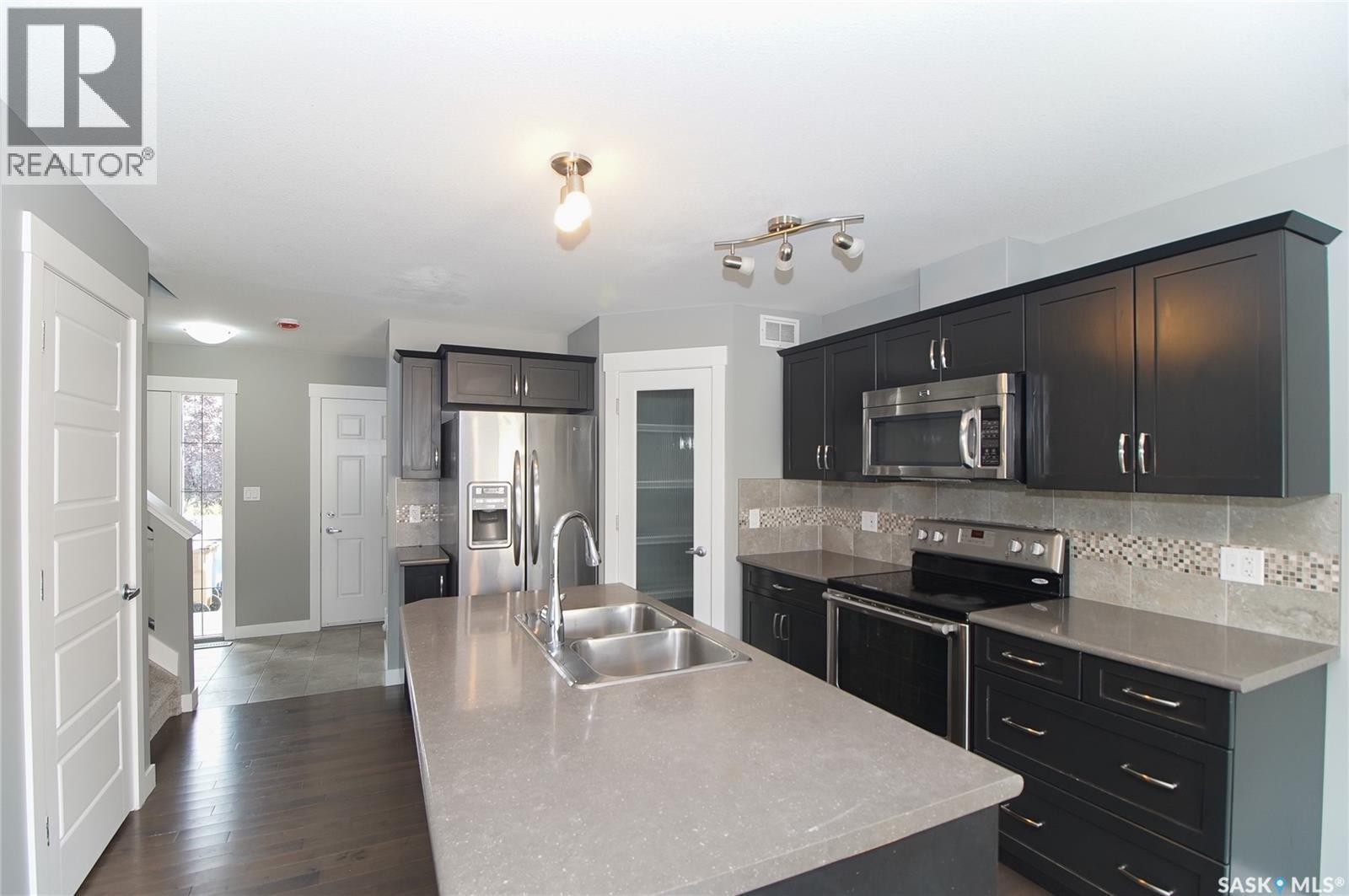 4541 Green Rock Road, Regina, SK - Indoor Photo Showing Kitchen With Stainless Steel Kitchen With Double Sink With Upgraded Kitchen