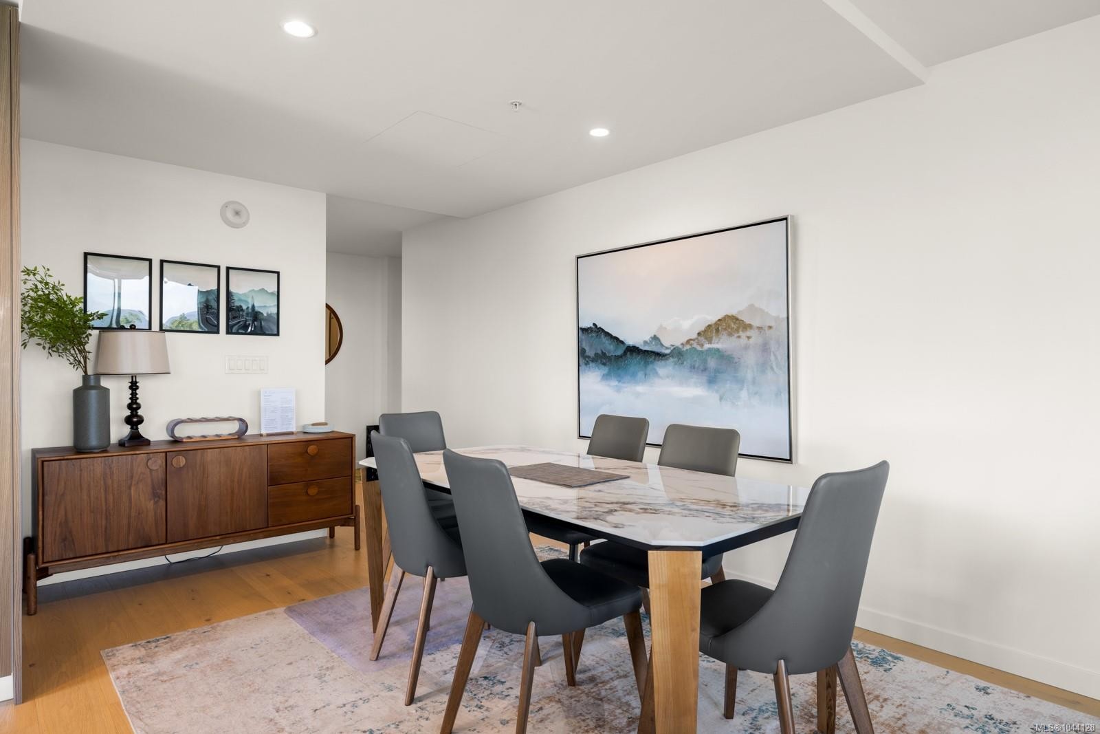 #1002-2000 Hannington Rd, Langford, BC - Indoor Photo Showing Dining Room
