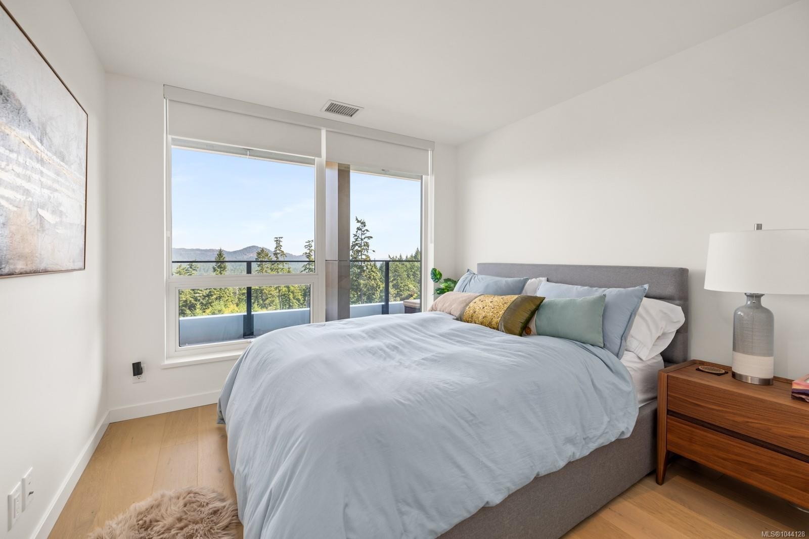 #1002-2000 Hannington Rd, Langford, BC - Indoor Photo Showing Bedroom