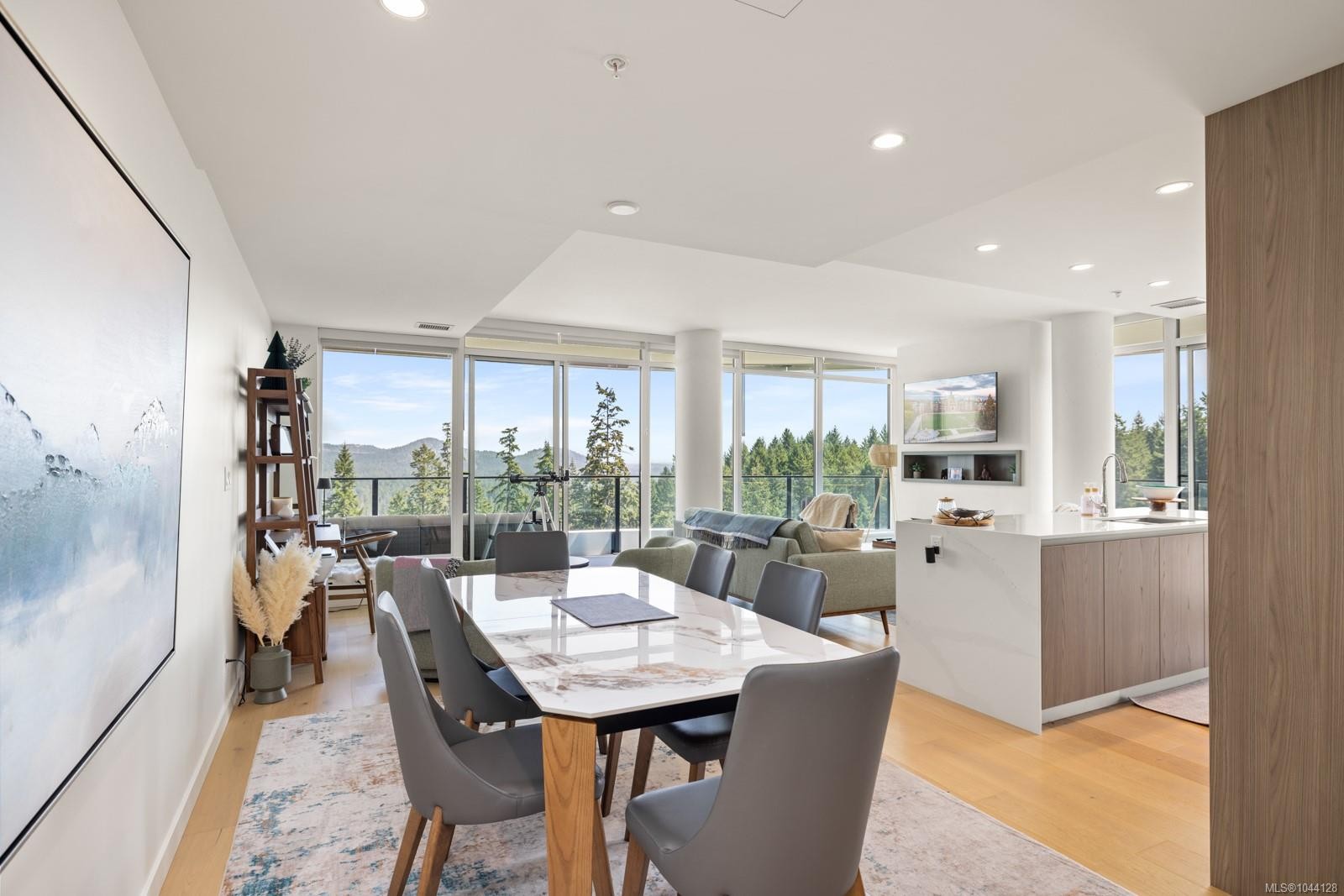 #1002-2000 Hannington Rd, Langford, BC - Indoor Photo Showing Dining Room
