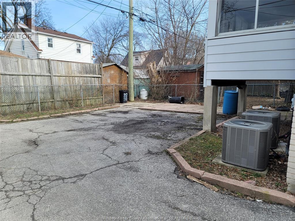 2240 Howard Avenue Unit# Upper, Windsor, ON - Outdoor