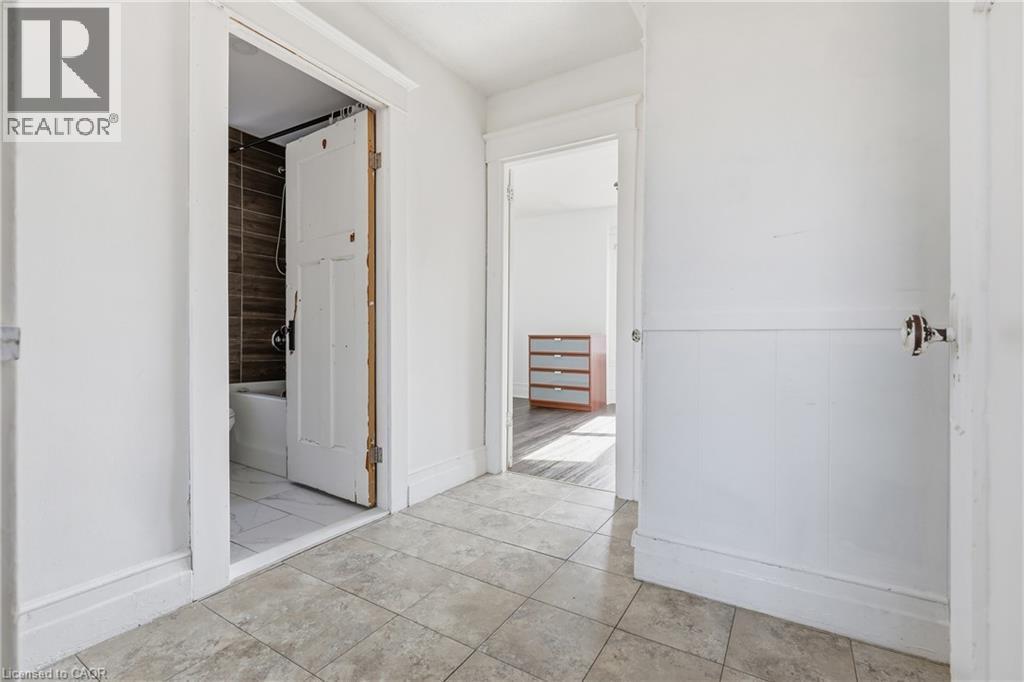 115 Kensington Avenue N, Hamilton, ON - Indoor Photo Showing Other Room