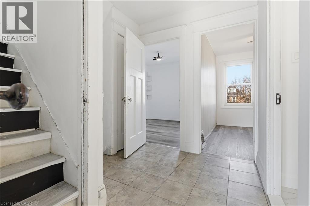 115 Kensington Avenue N, Hamilton, ON - Indoor Photo Showing Other Room