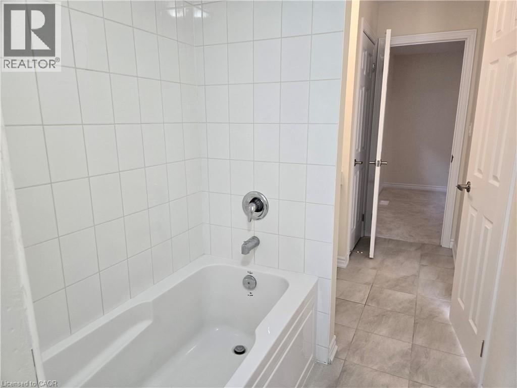 395 Barker Parkway, Thorold, ON - Indoor Photo Showing Bathroom
