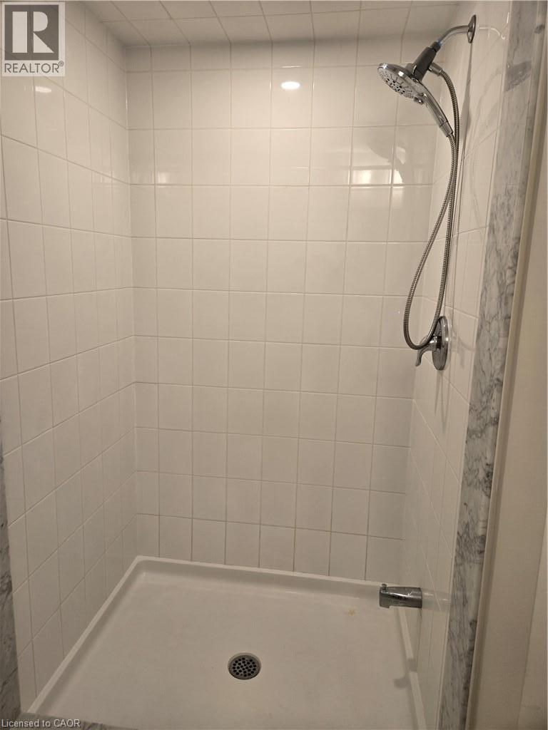 395 Barker Parkway, Thorold, ON - Indoor Photo Showing Bathroom