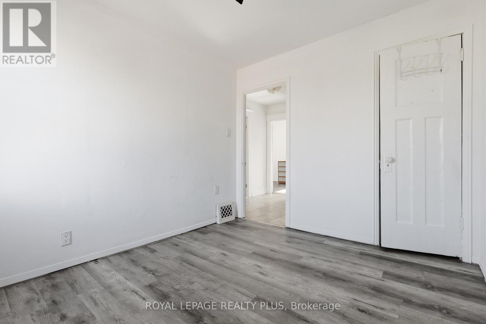 115 Kensington Avenue N, Hamilton, ON - Indoor Photo Showing Other Room