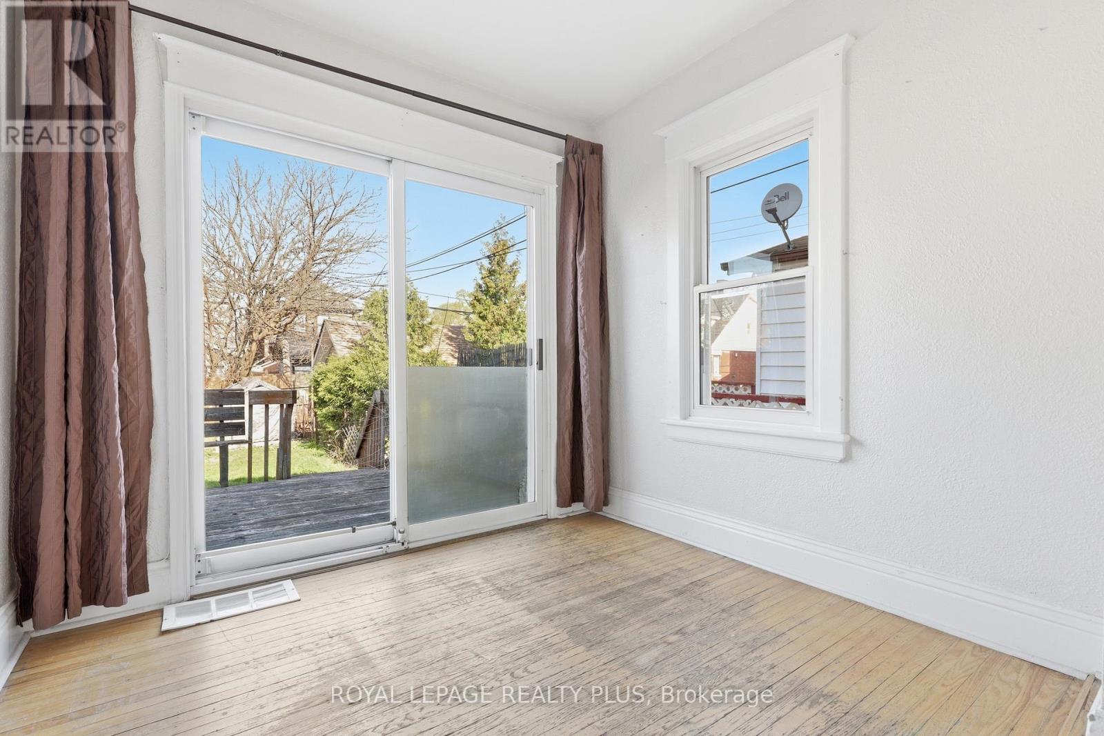 115 Kensington Avenue N, Hamilton, ON - Indoor Photo Showing Other Room