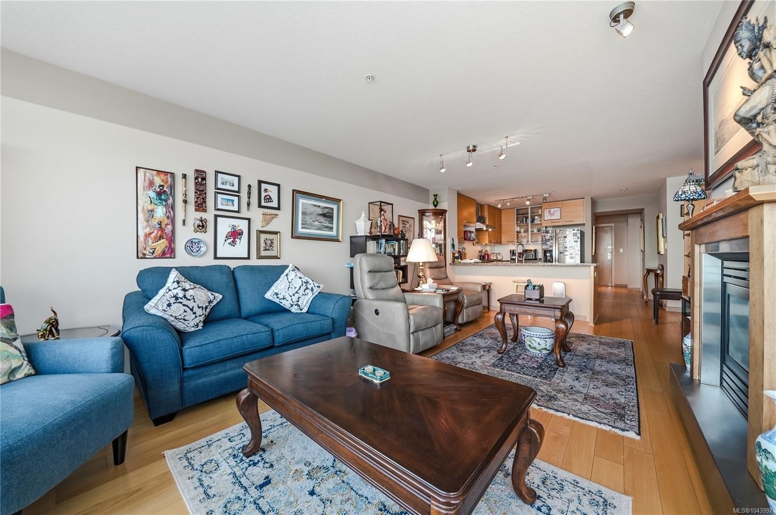 #1106-38 Front St, Nanaimo, BC - Indoor Photo Showing Living Room With Fireplace