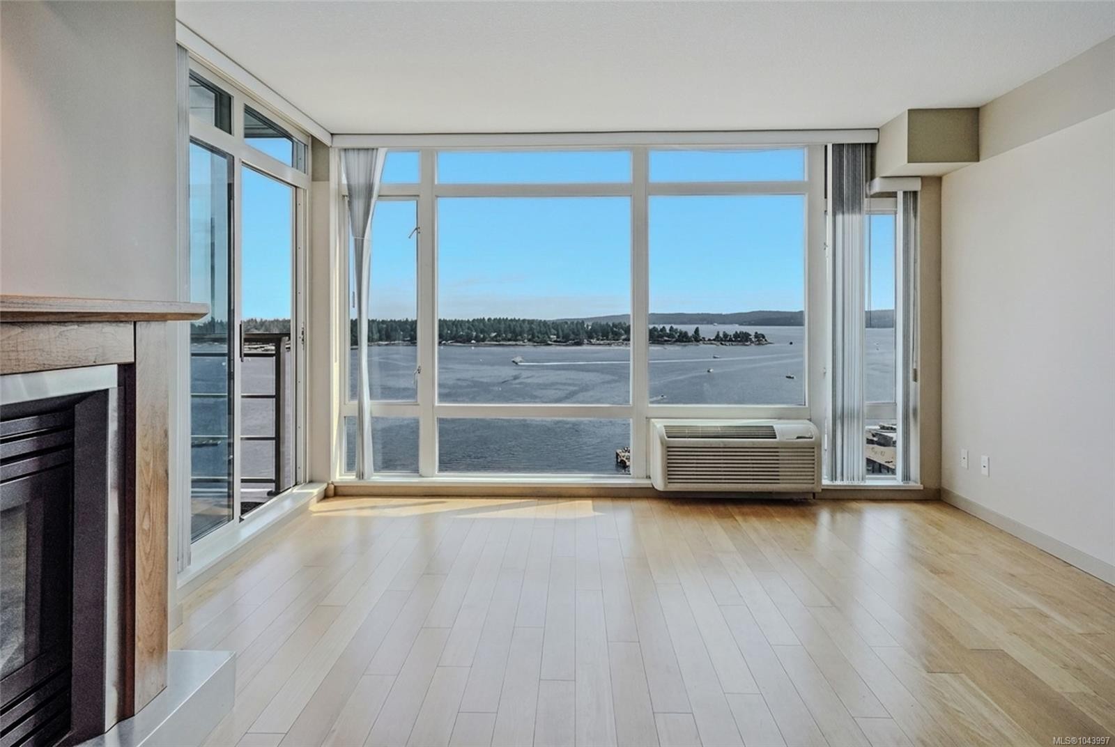 #1106-38 Front St, Nanaimo, BC - Indoor With Fireplace