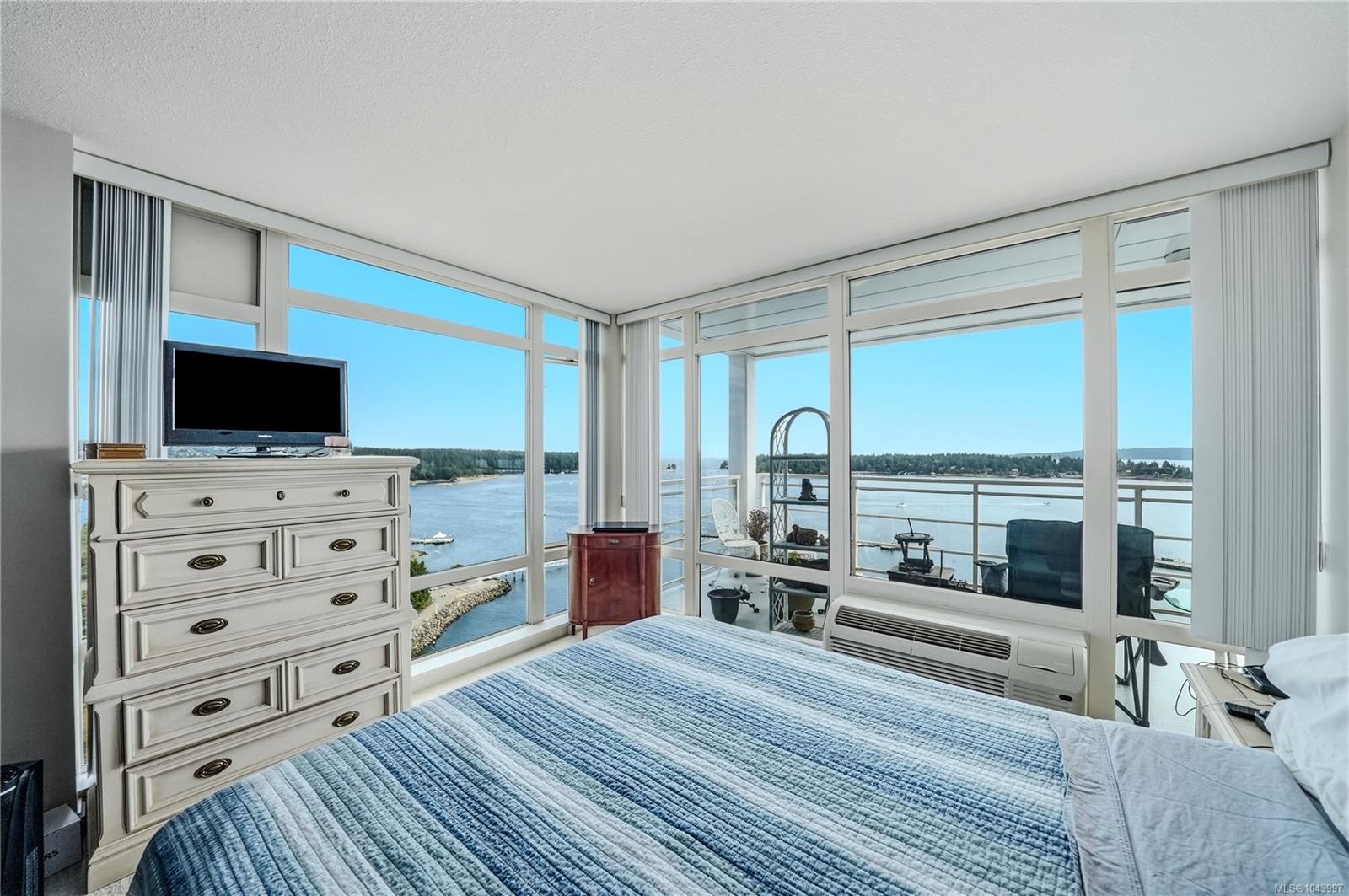 #1106-38 Front St, Nanaimo, BC - Indoor Photo Showing Bedroom