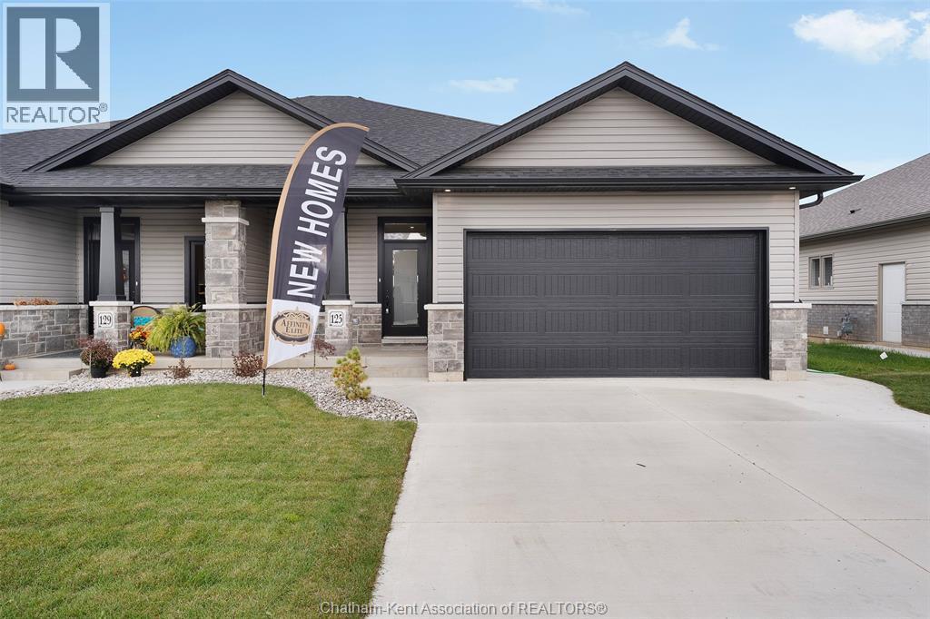 105 Brighton Place, Chatham, ON - Outdoor With Facade