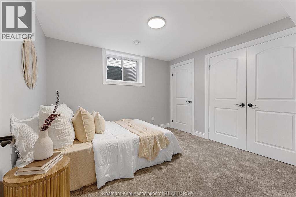 105 Brighton Place, Chatham, ON - Indoor Photo Showing Bedroom