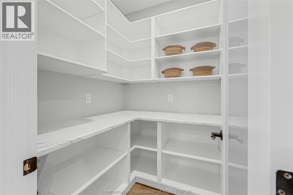 105 Brighton Place, Chatham, ON - Indoor With Storage