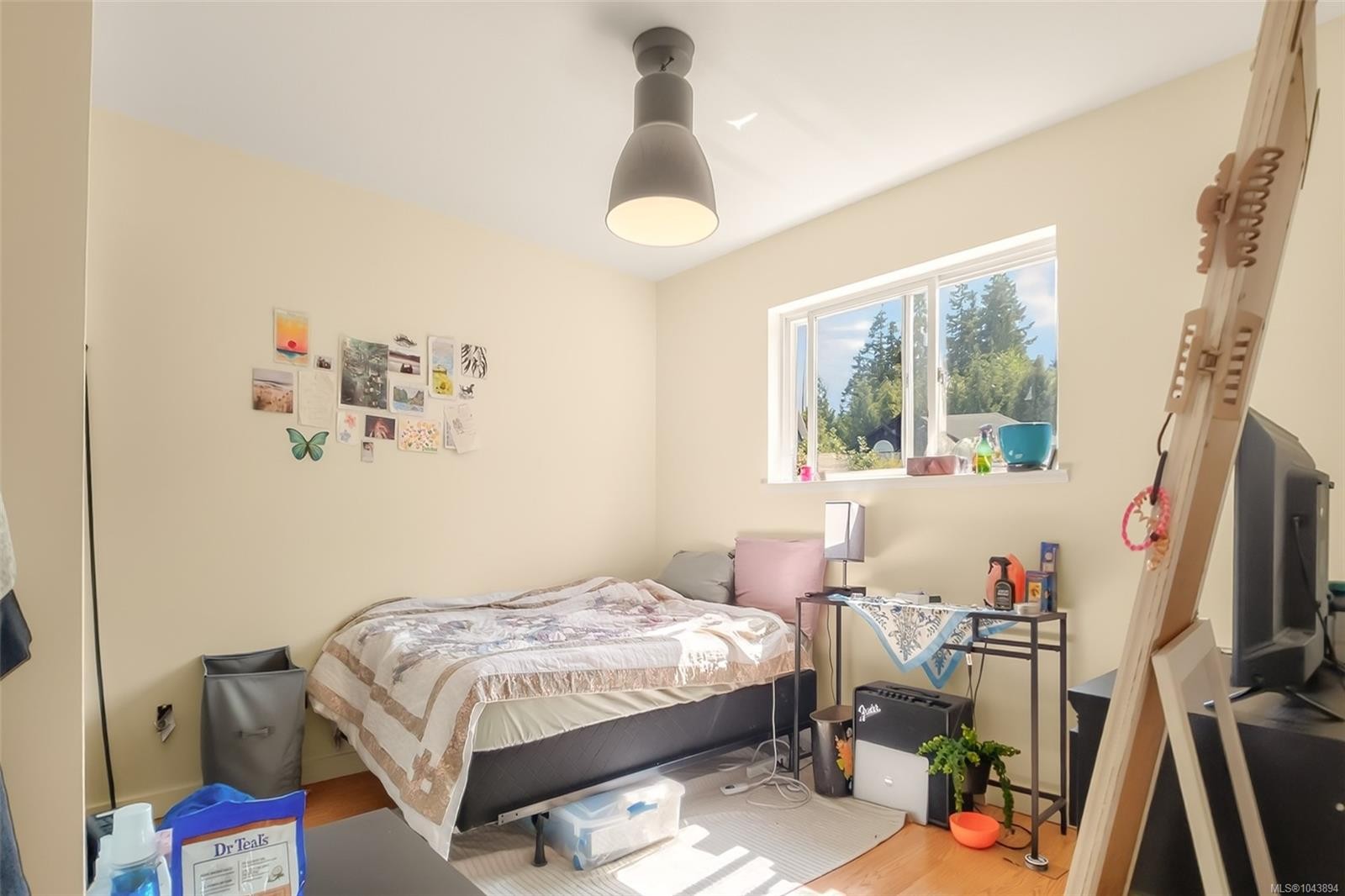 #B-330 Lone Cone Rd, Tofino, BC - Indoor Photo Showing Bedroom