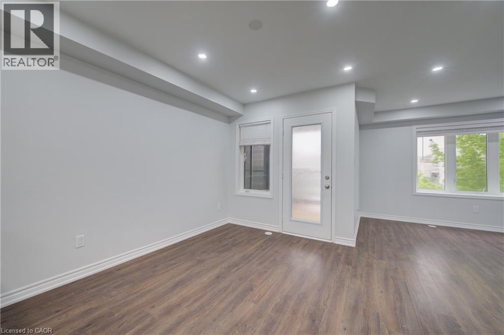 911 Apple Hill Lane, Kitchener, ON - Indoor Photo Showing Other Room