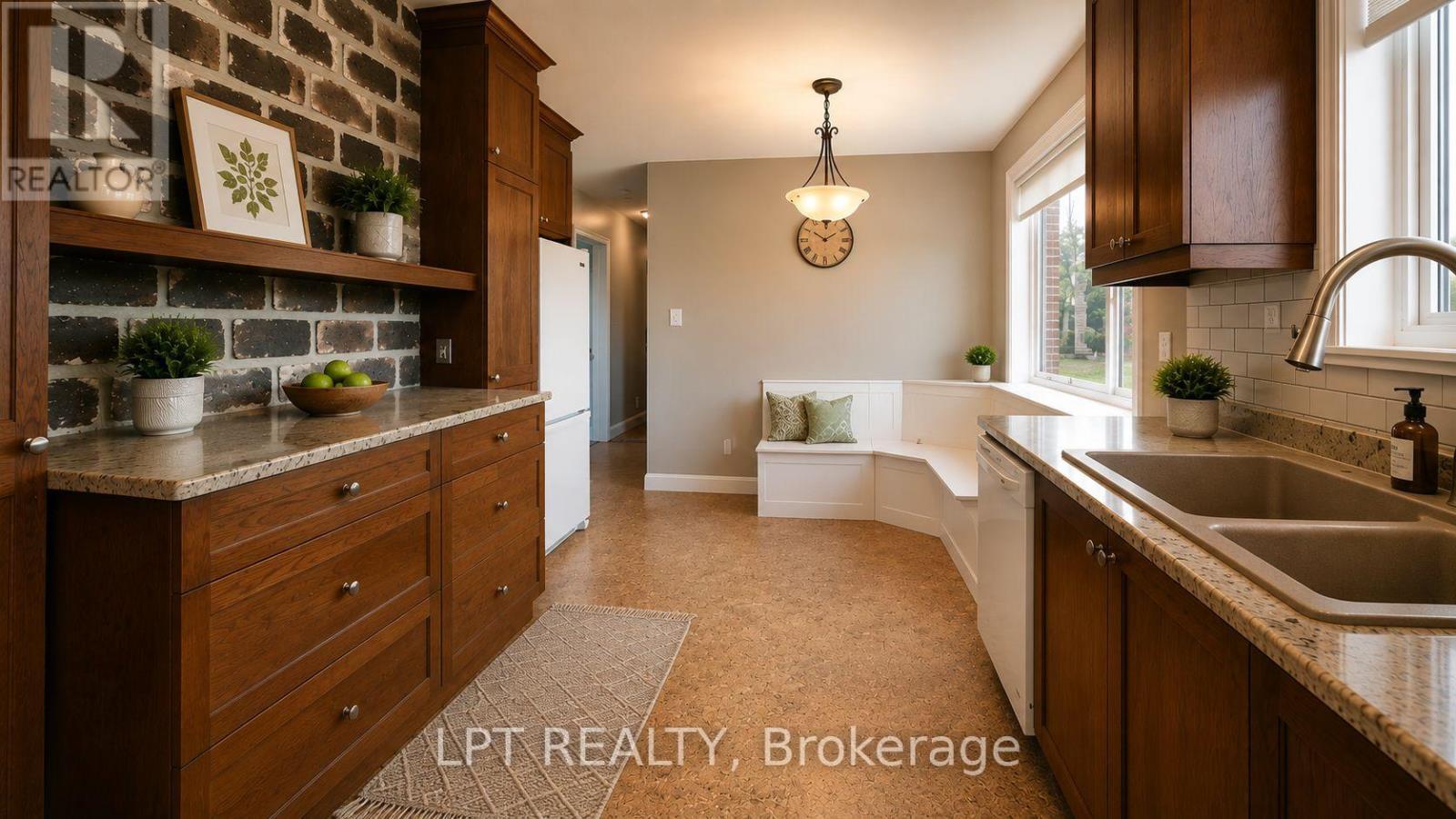 585 Mapleview Drive E, Barrie, ON