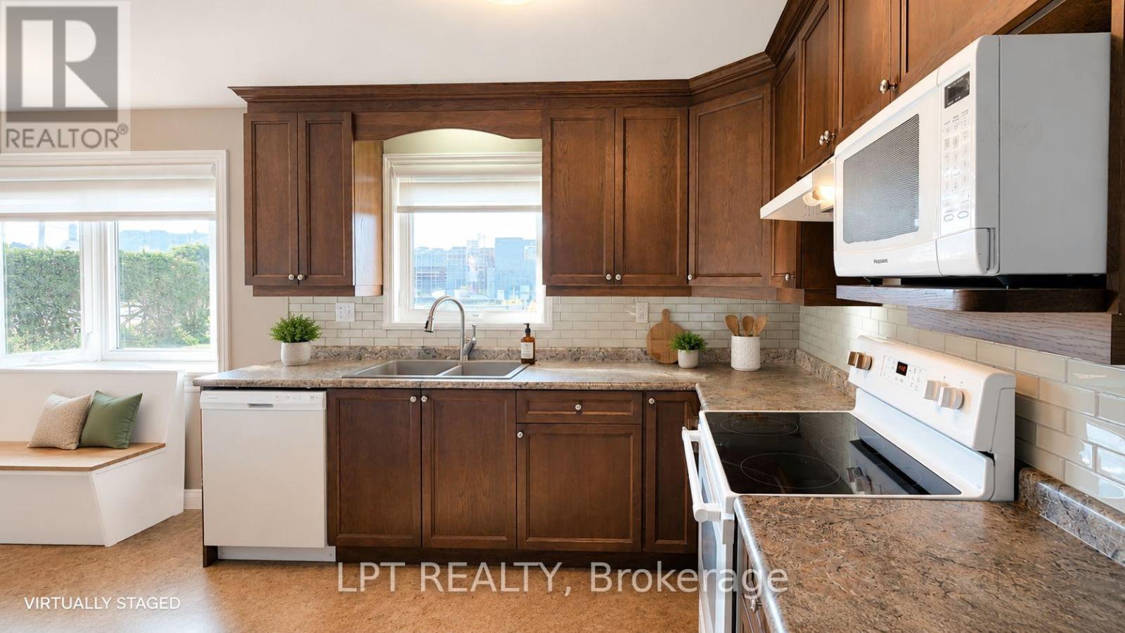 585 Mapleview Drive E, Barrie, ON