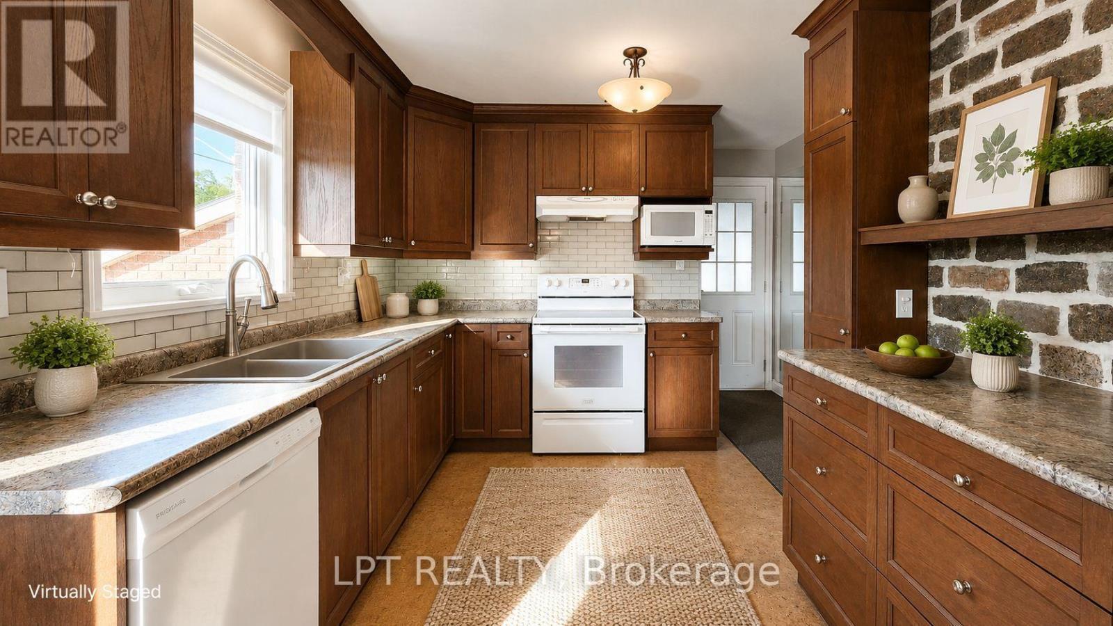 585 Mapleview Drive E, Barrie, ON
