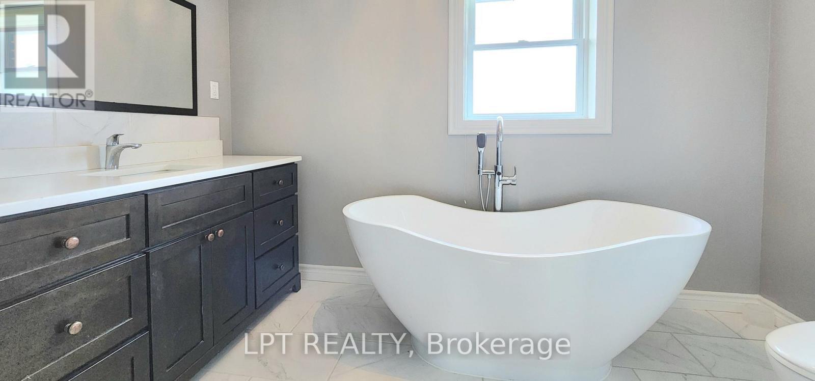 585 Mapleview Drive E, Barrie, ON
