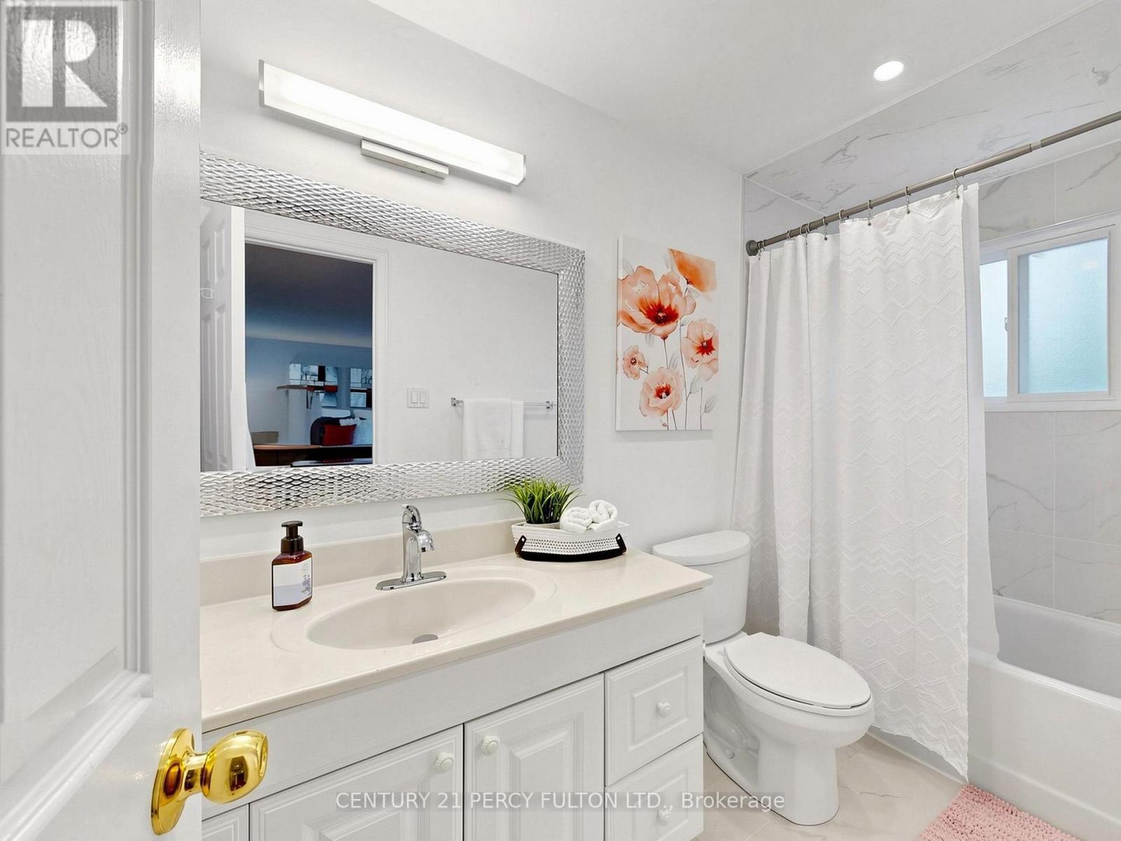 Ensuite Bathroom - 2052 Blue Ridge Crescent, Pickering, ON - Indoor Photo Showing Bathroom