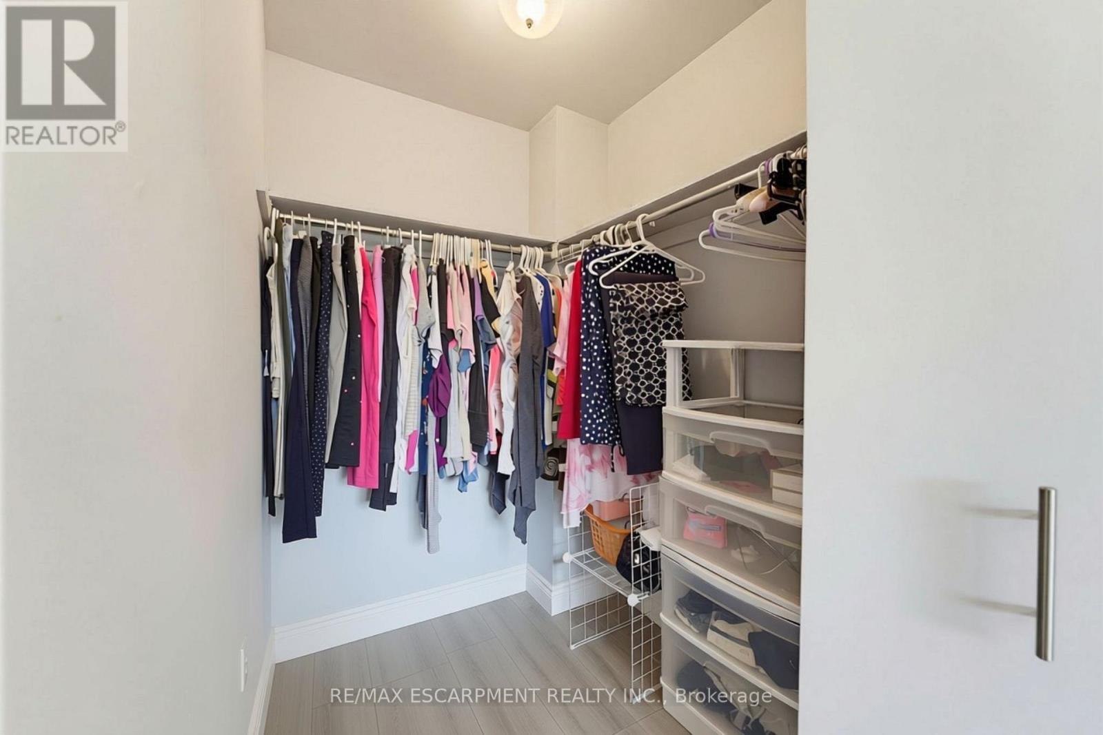 620 Forestwood Crescent, Burlington, ON - Indoor With Storage