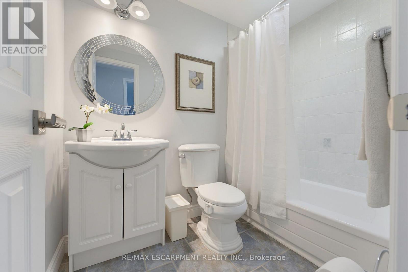 620 Forestwood Crescent, Burlington, ON - Indoor Photo Showing Bathroom