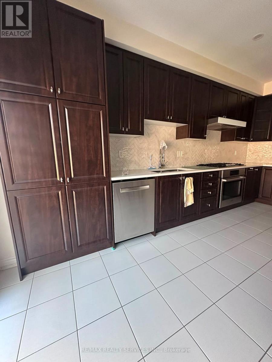 92 Folgate Crescent, Brampton, ON - Indoor Photo Showing Kitchen