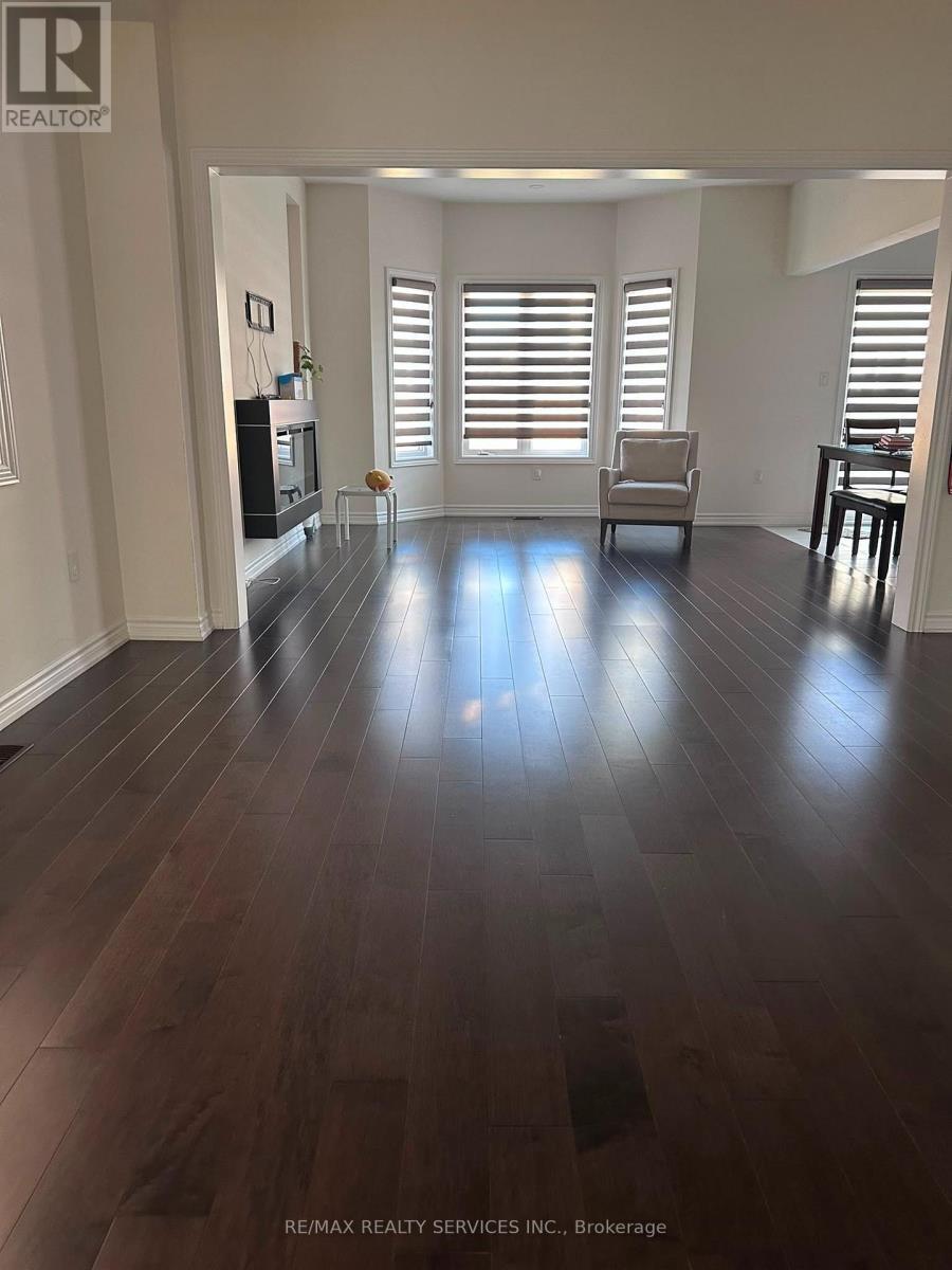92 Folgate Crescent, Brampton, ON - Indoor Photo Showing Living Room