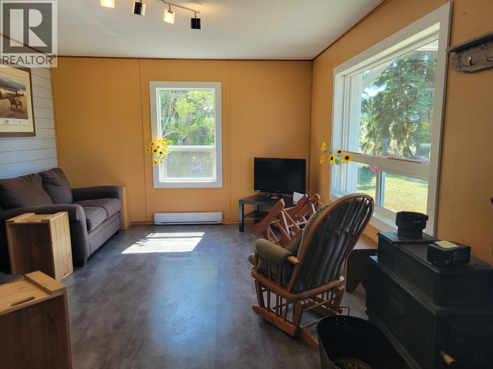 10443 Nithi Pit Road, Fraser Lake, BC - Indoor