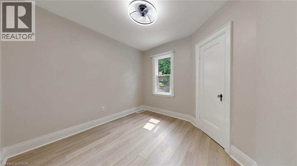 Room featuring light wood-finish flooring and neutral wall tones - 59 Longwood Road N, Hamilton, ON - Indoor Photo Showing Other Room