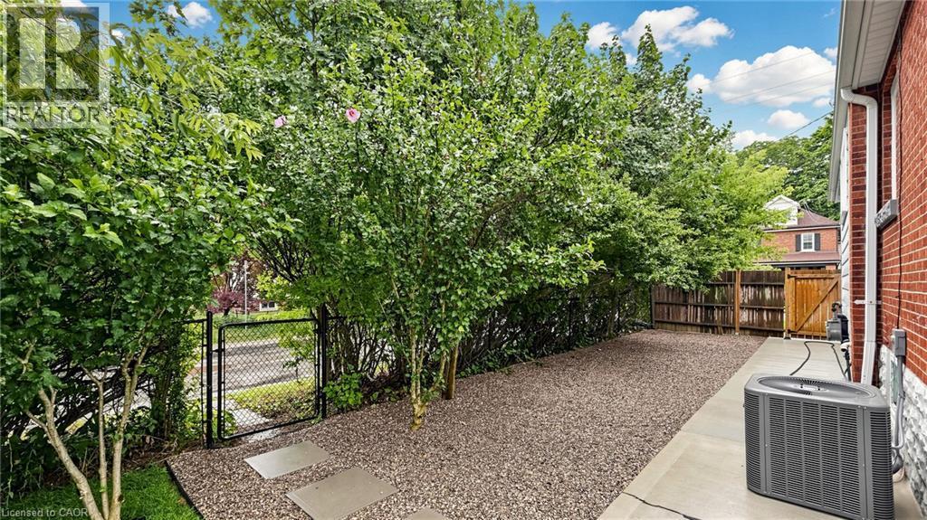 59 Longwood Road N, Hamilton, ON - Outdoor