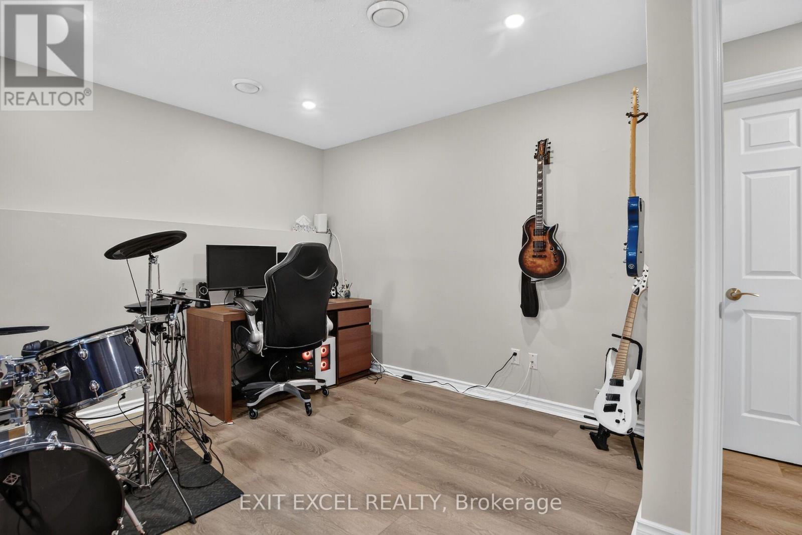 Lower level bedroom/gym/home office - 34A Forester Crescent, Ottawa, ON - Indoor Photo Showing Gym Room