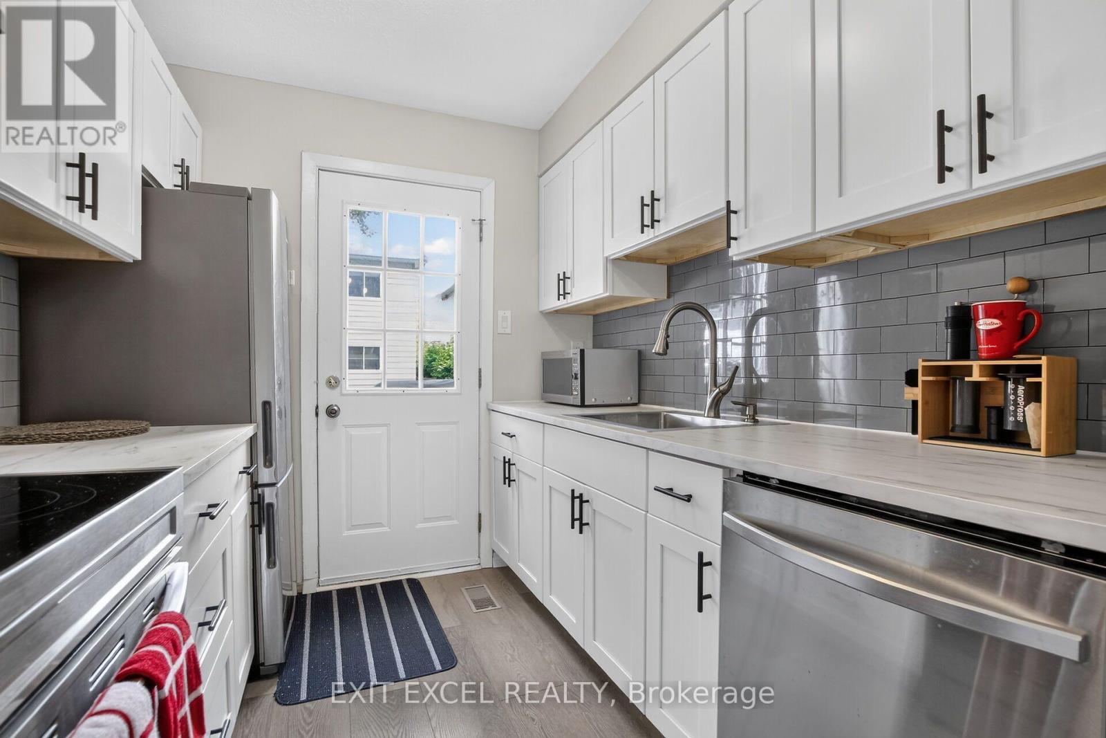 34A Forester Crescent, Ottawa, ON - Indoor Photo Showing Kitchen