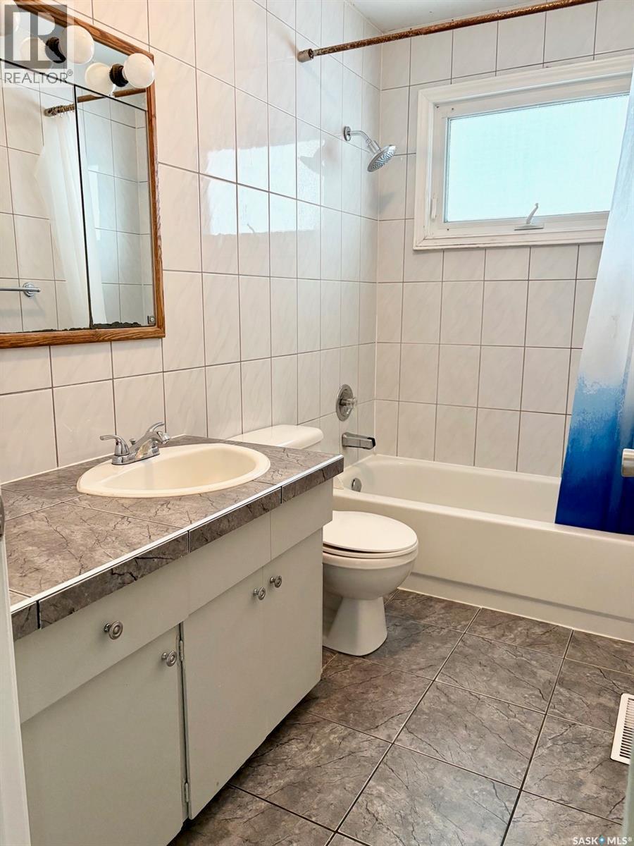 62 Canwood Crescent, Yorkton, SK - Indoor Photo Showing Bathroom
