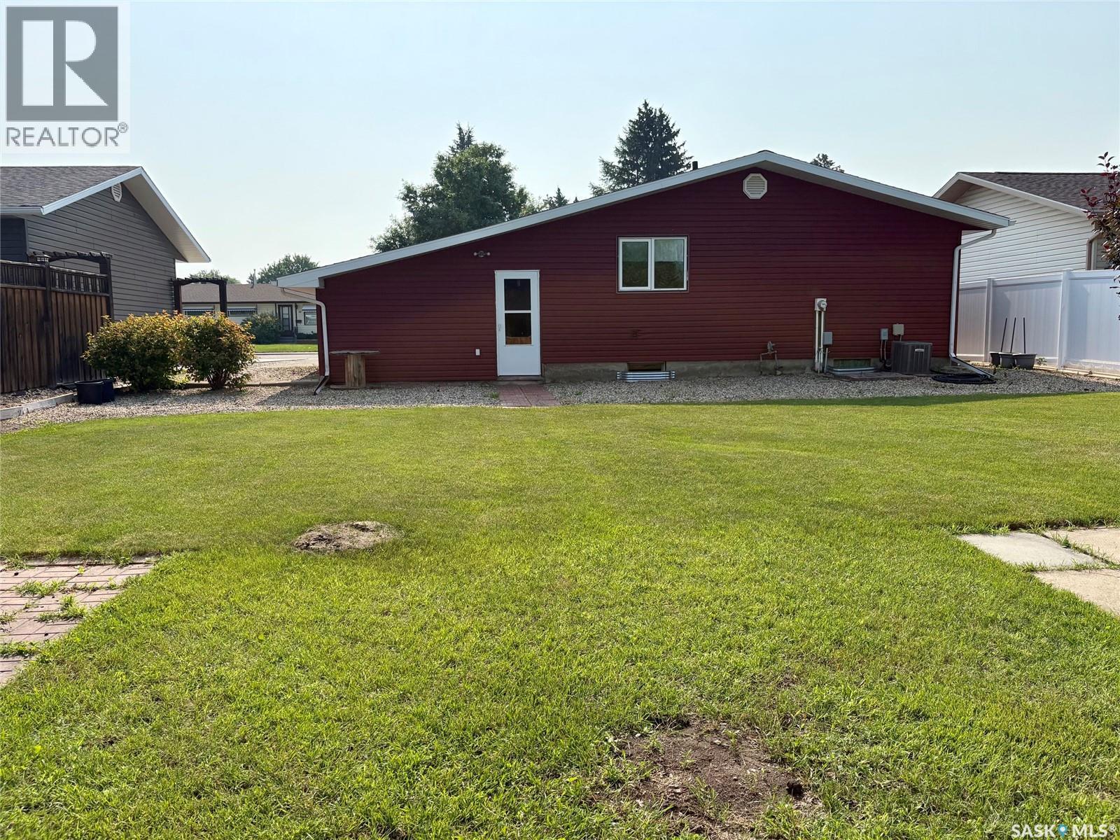 62 Canwood Crescent, Yorkton, SK - Outdoor With Exterior