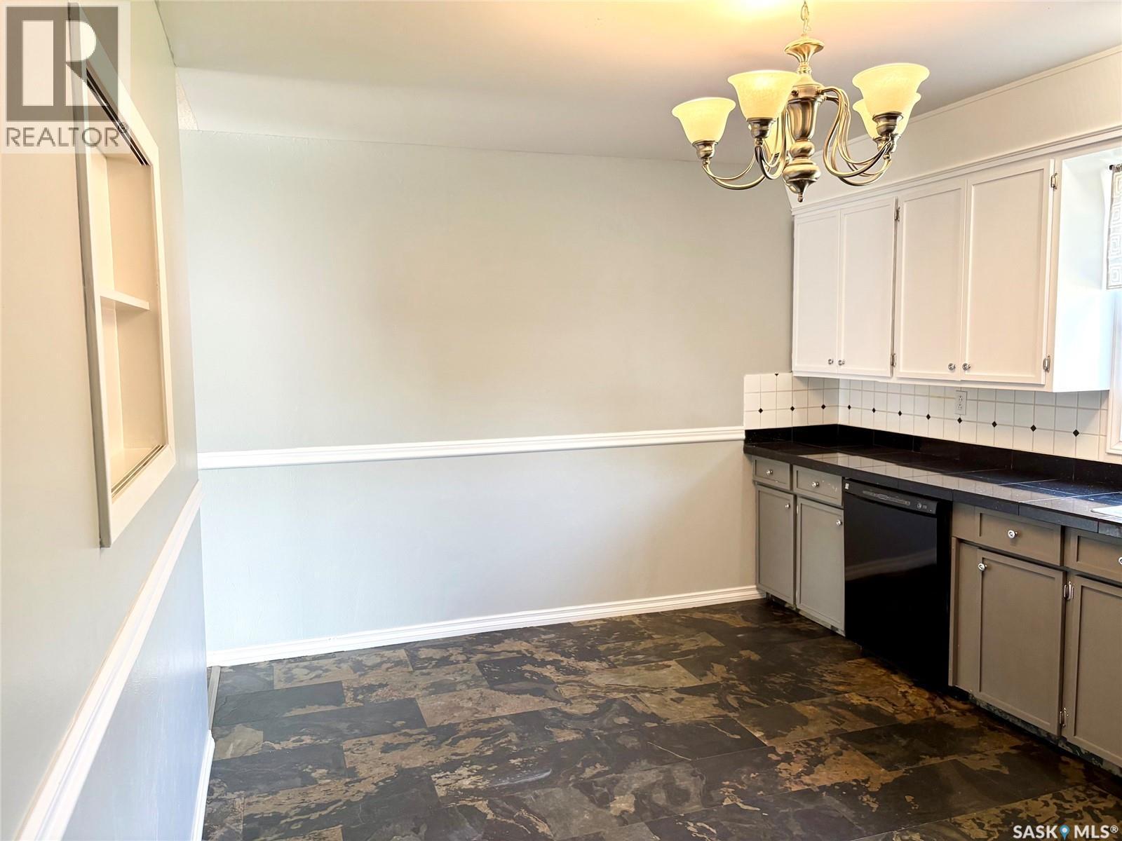 62 Canwood Crescent, Yorkton, SK - Indoor Photo Showing Kitchen