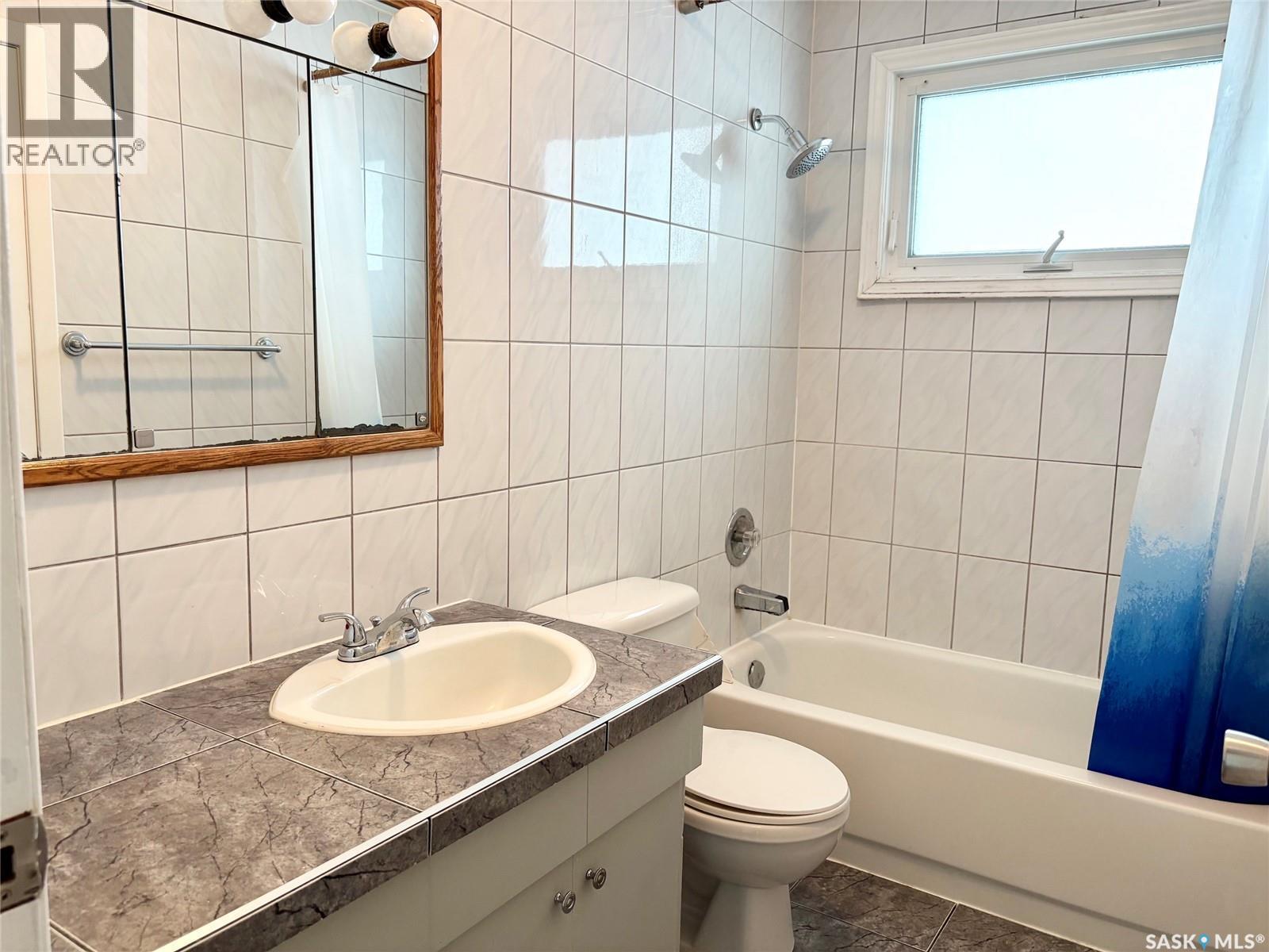 62 Canwood Crescent, Yorkton, SK - Indoor Photo Showing Bathroom